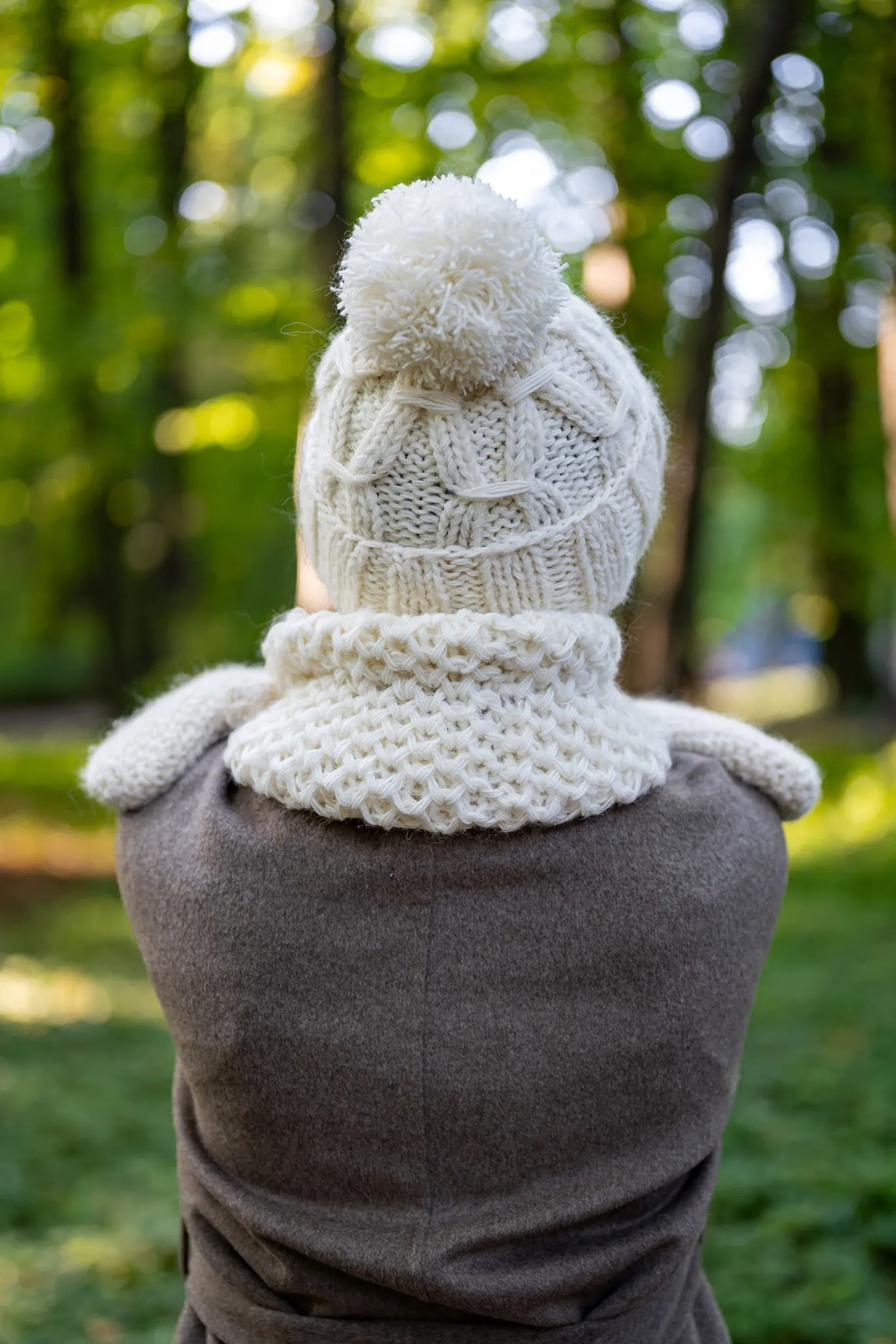 beżowa czapka merino