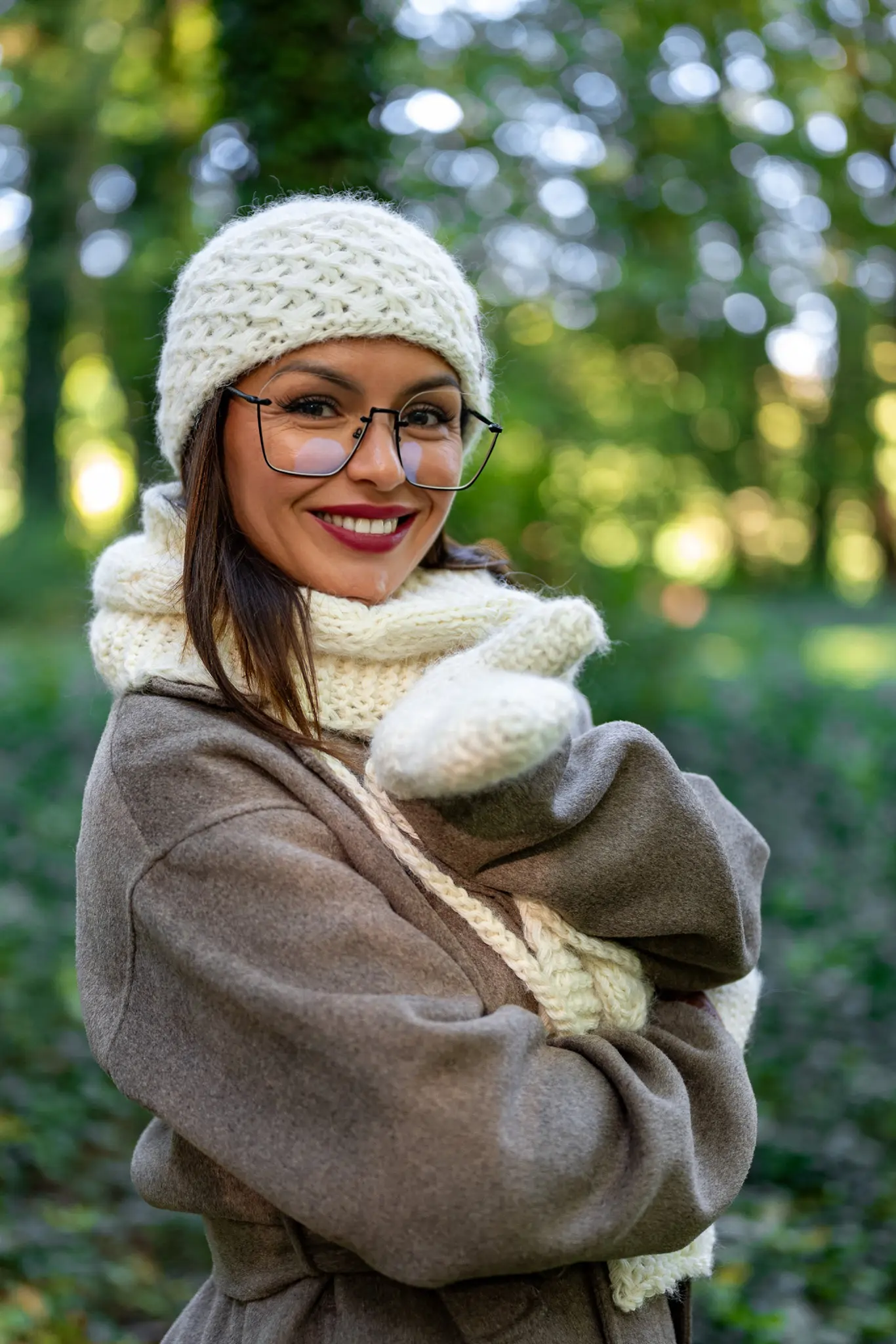 beżowa czapka z jedwabną podszewką merino