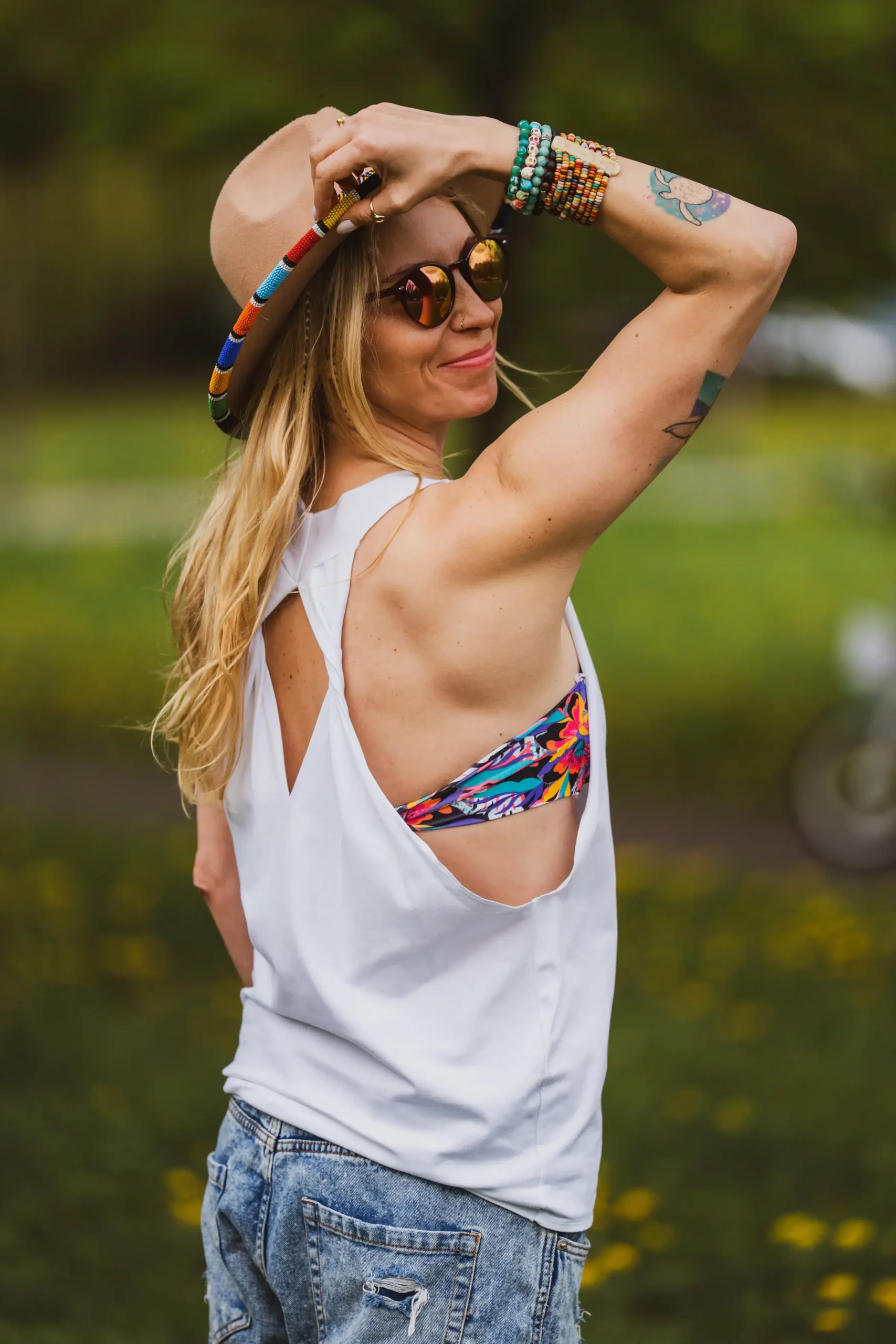 biały tank top