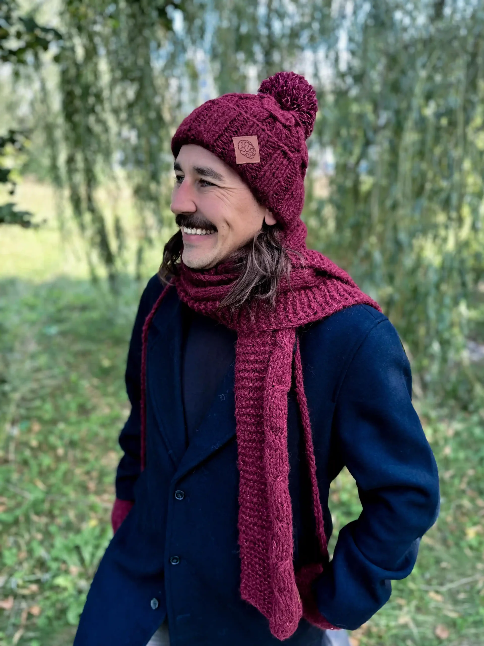 bordowa czapka z dużym pomponem męska merino