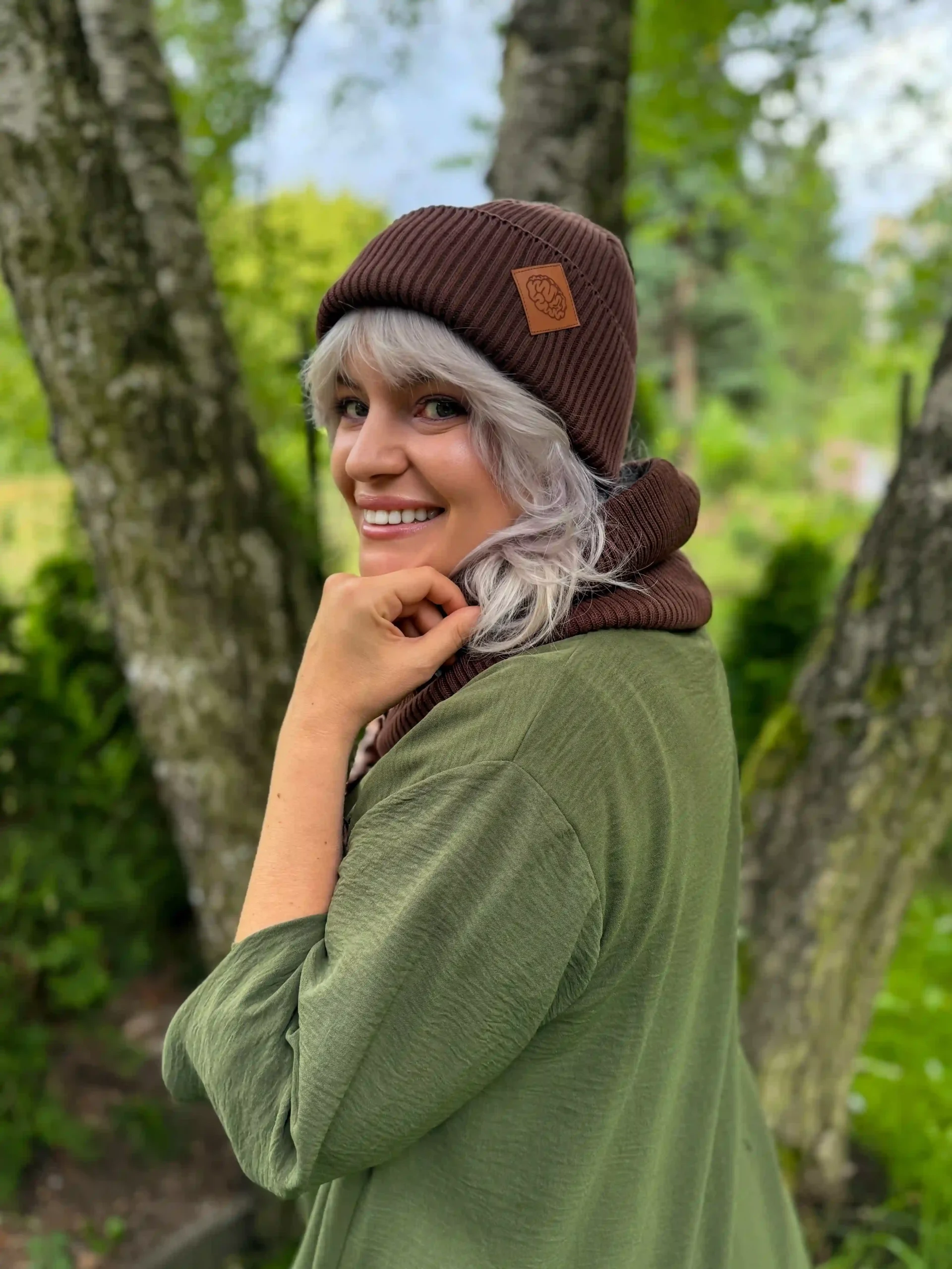 brązowa beanie
