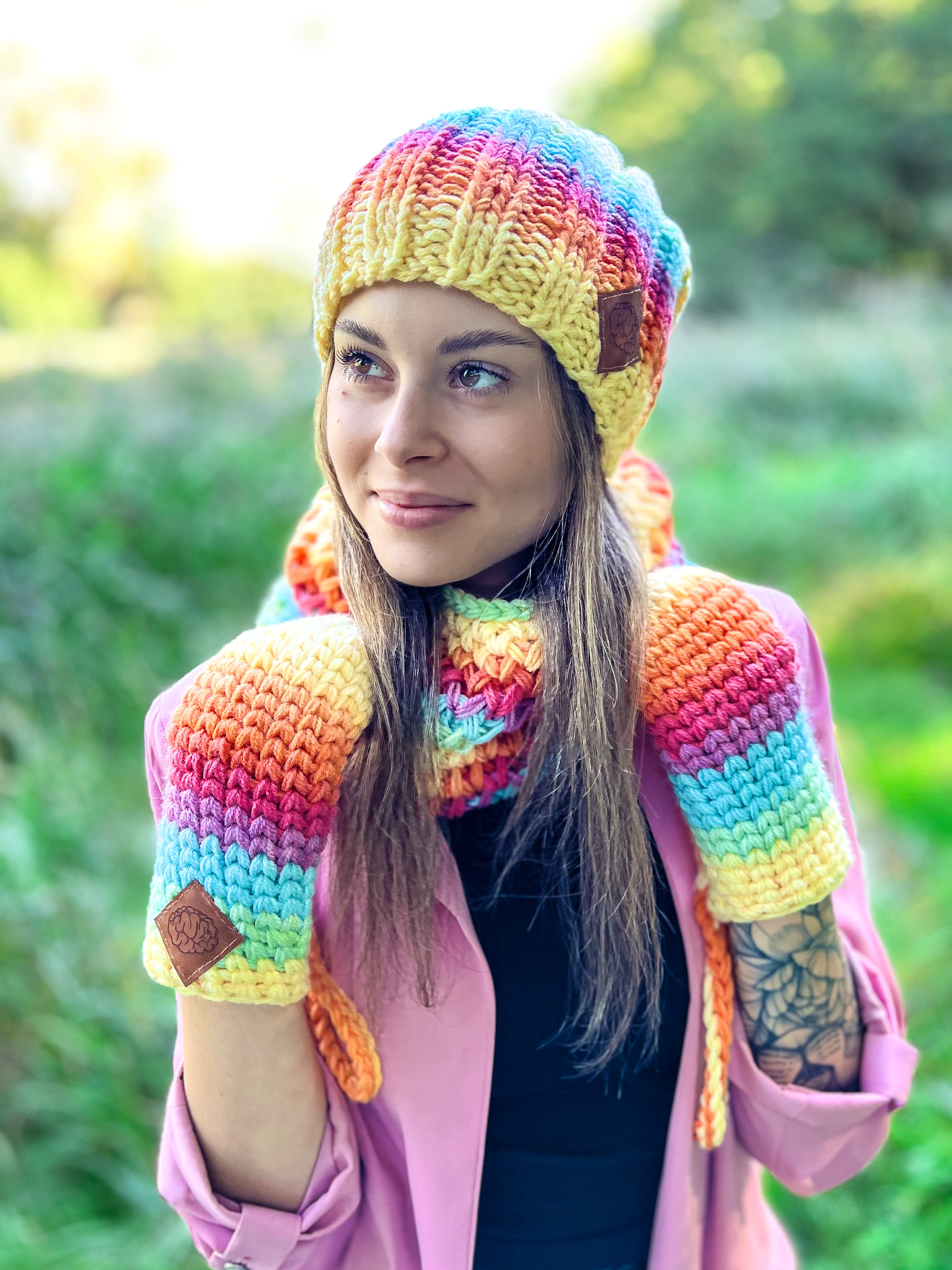 Kolorowe rękawiczki handmade ze sznureczkiem ,,Cieniowane cytrusy" - obrazek 2
