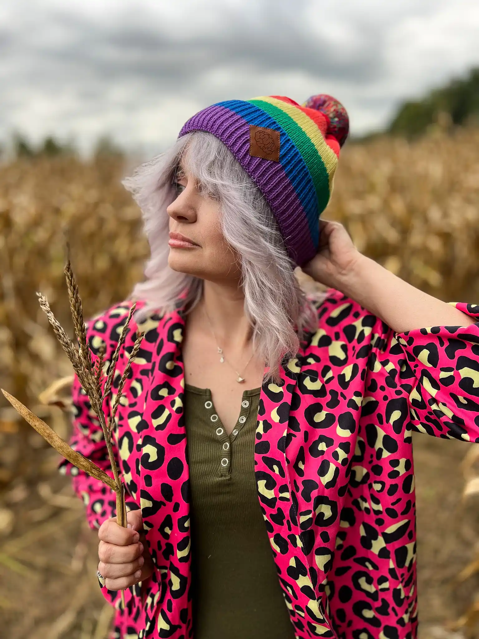 czapka z motywem flagi lgbt