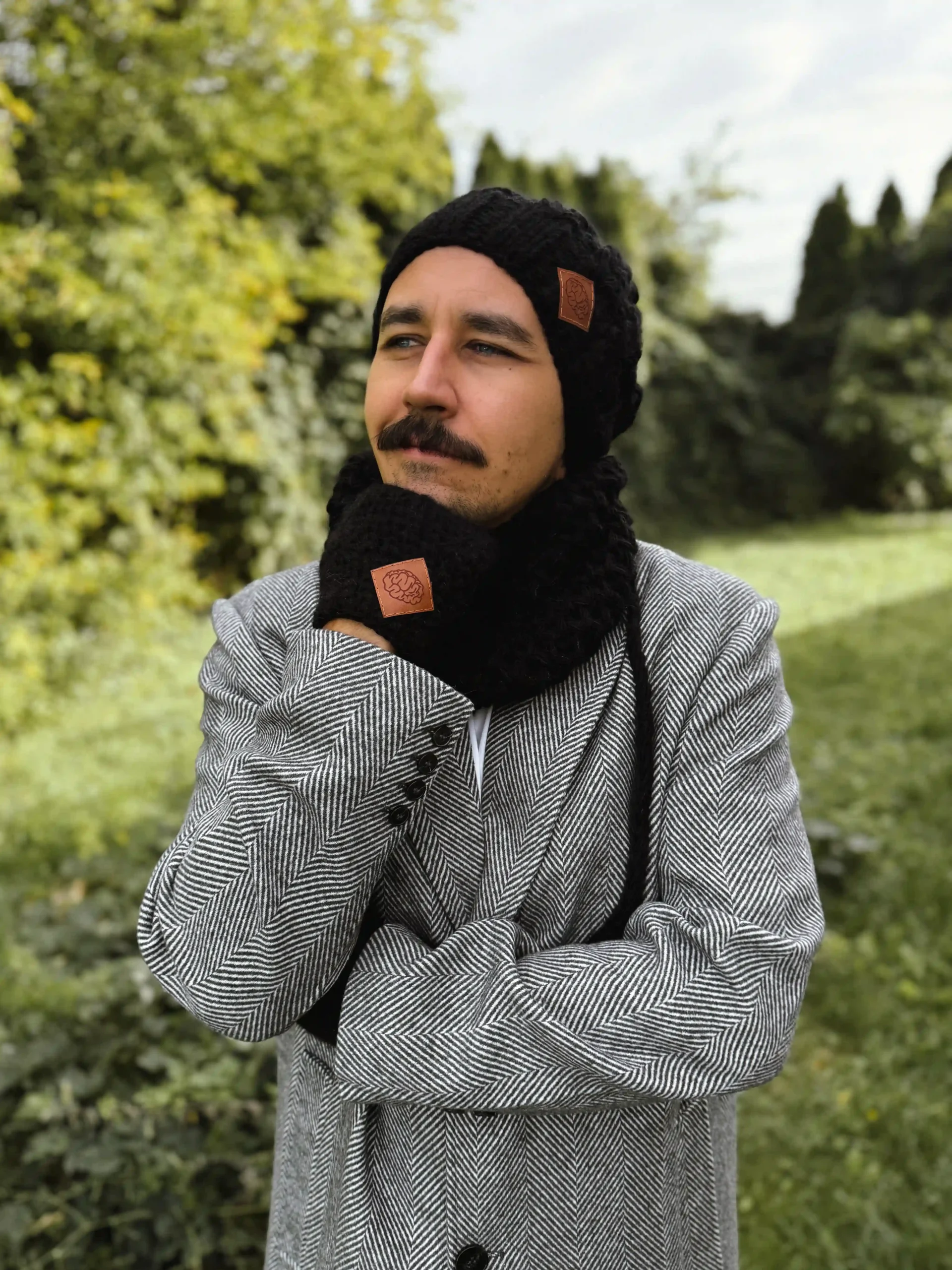czapka z pomponem merino czarna