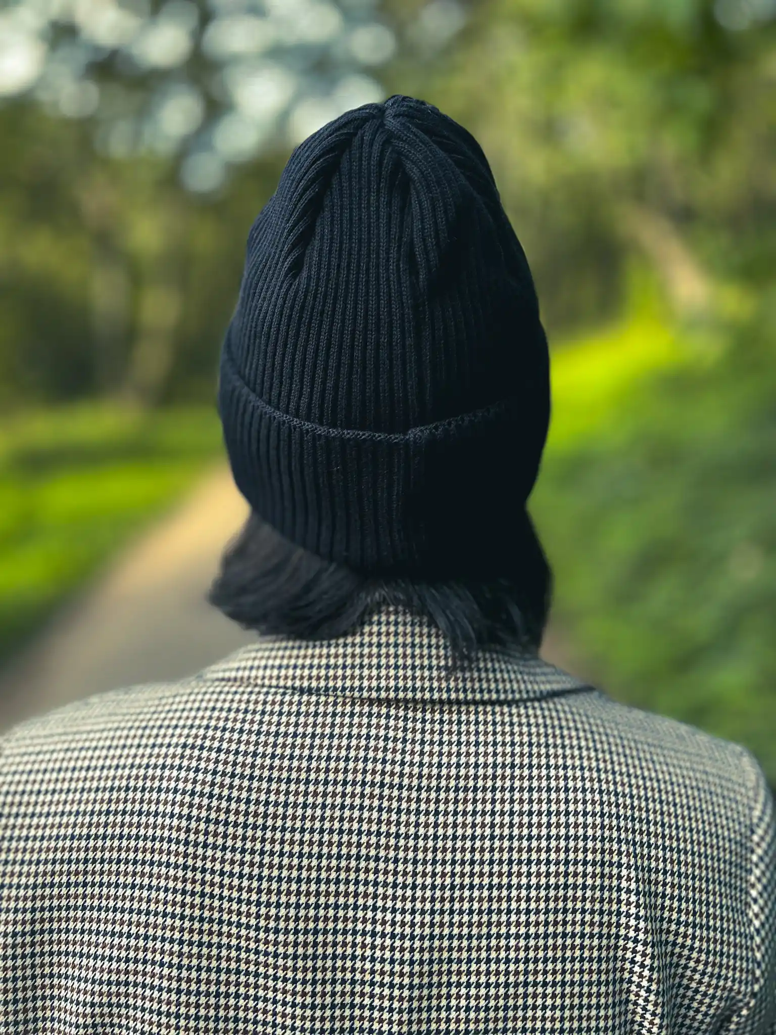 czarna beanie na każdą porę roku
