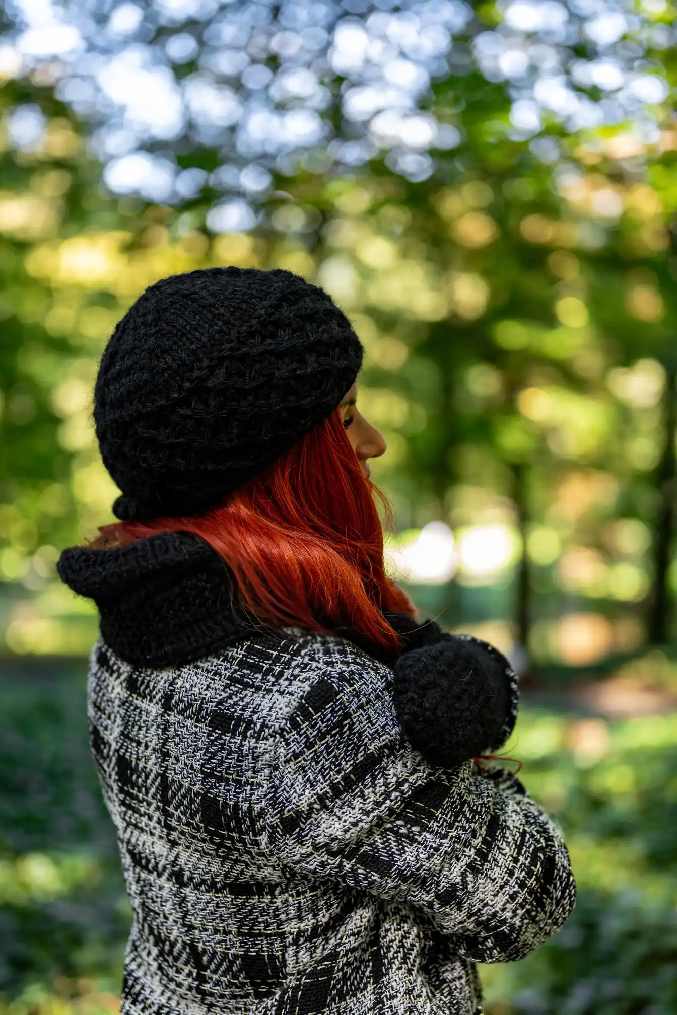 czarna czapka z podszewką jedwabną damska