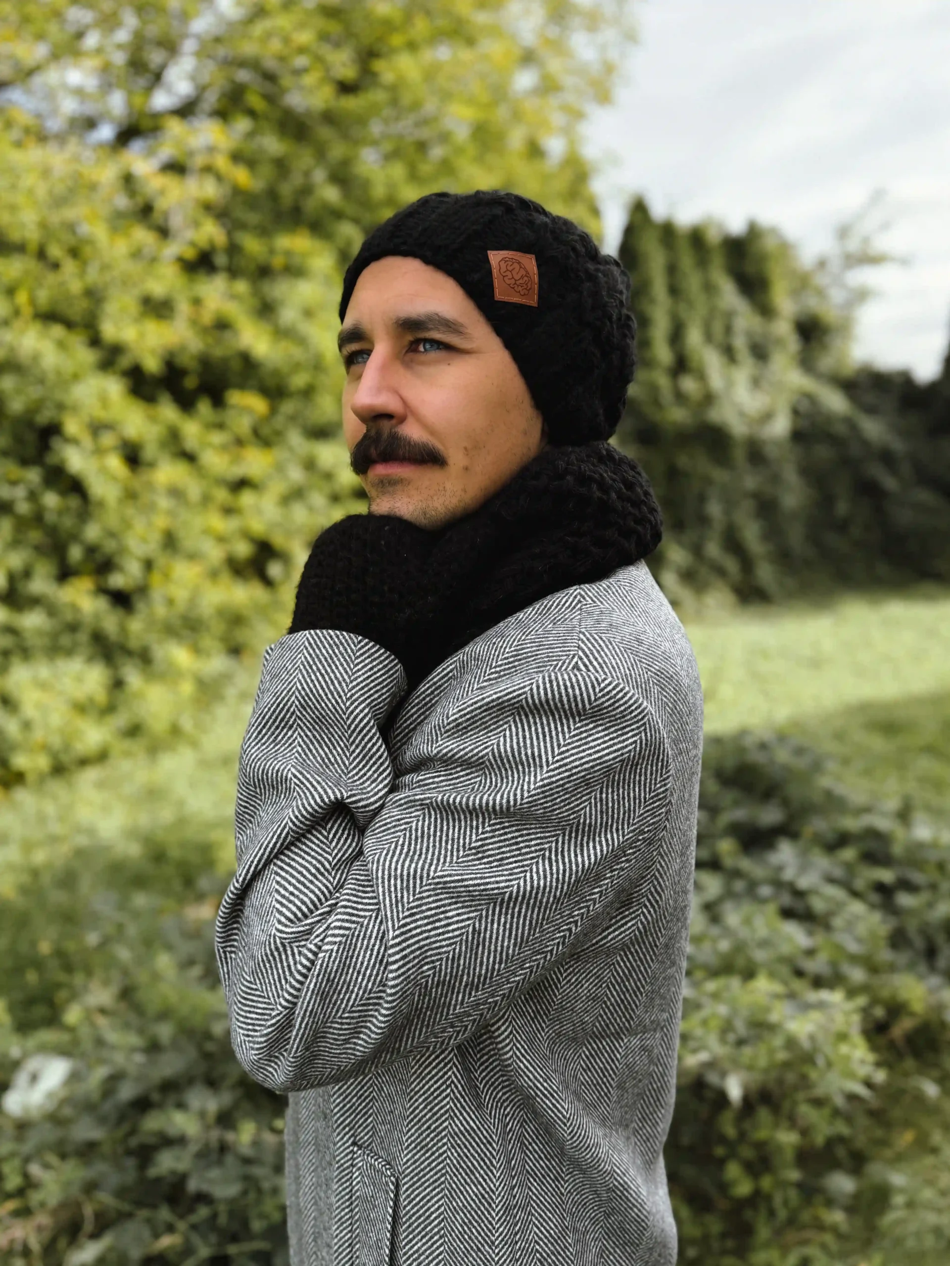 czarna męska czapka merino z pomponem