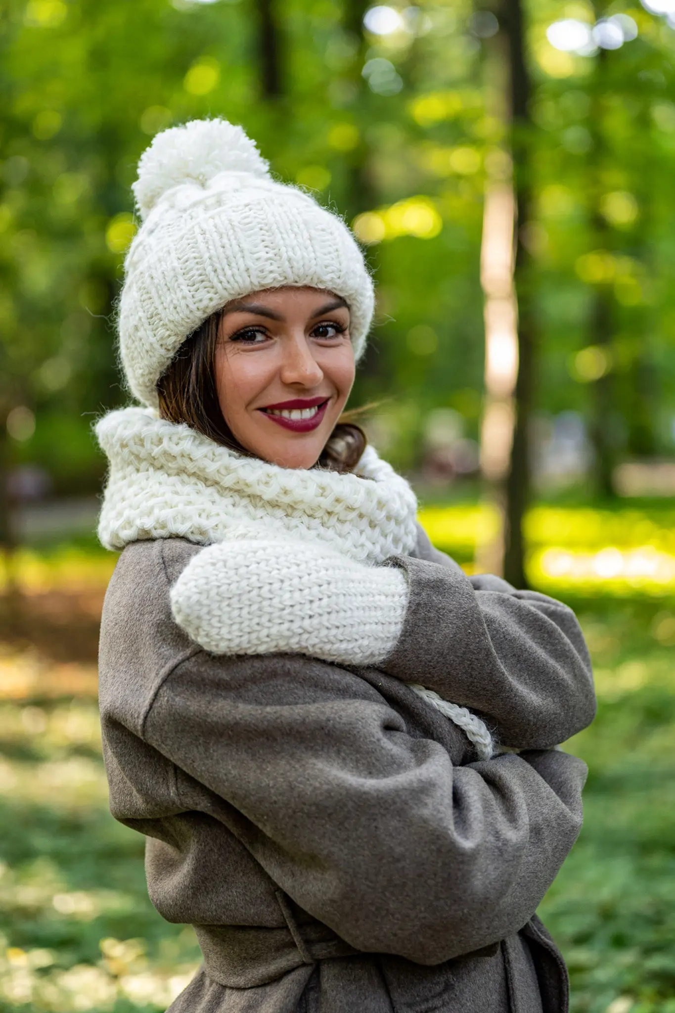 ecru czapka z pomponem merino