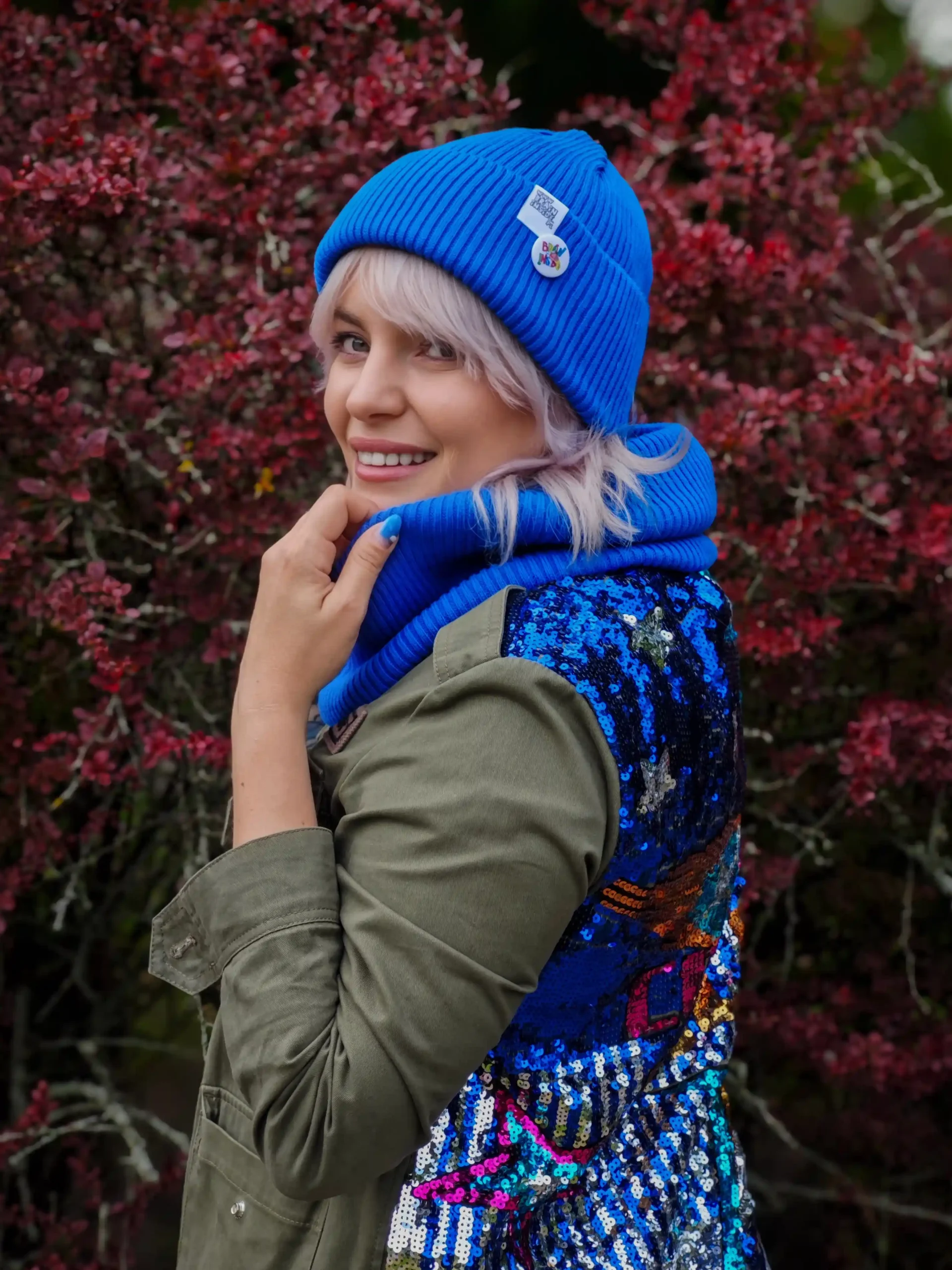 krótka czapka beanie niebieska