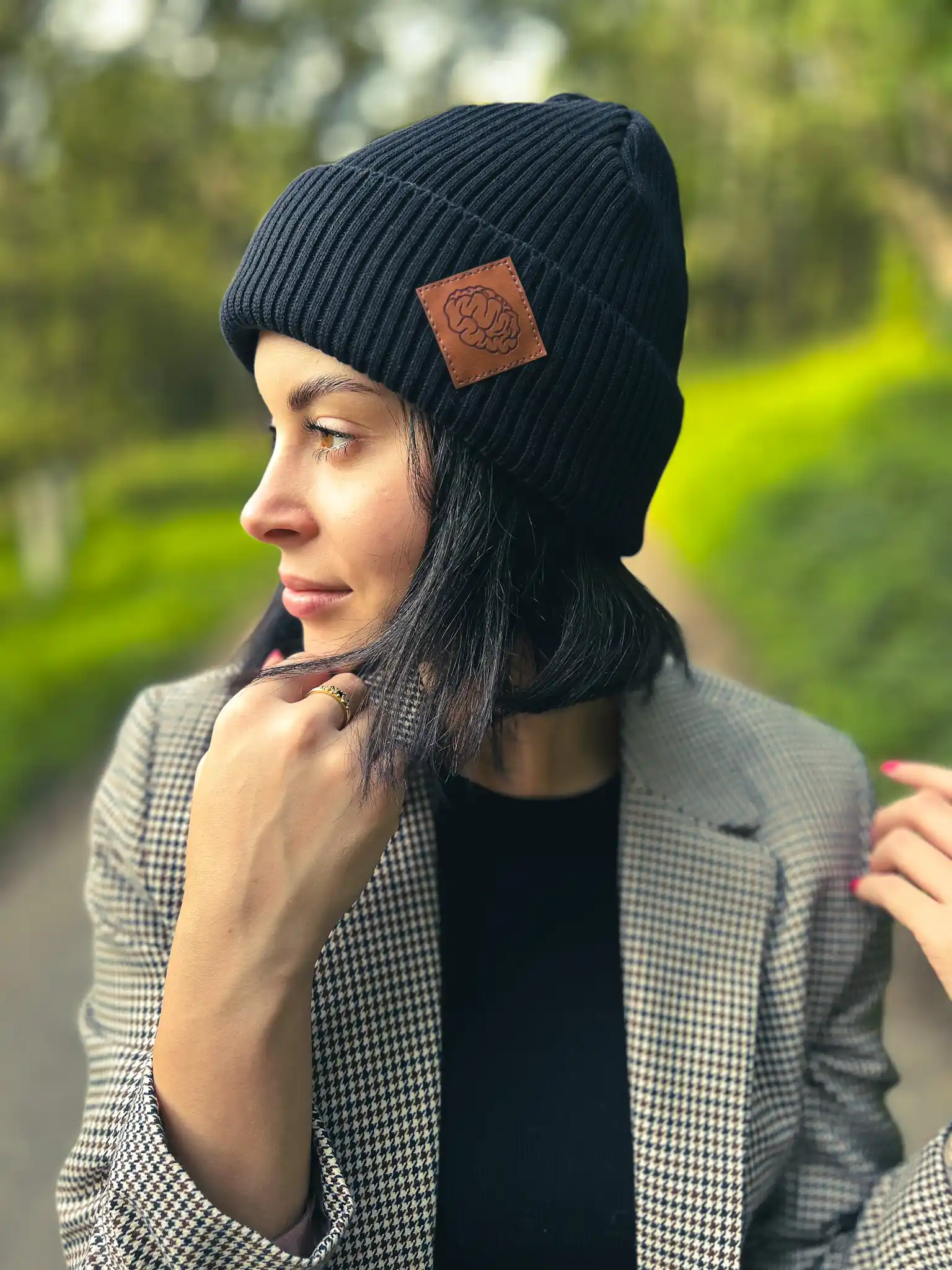 krótka czarna czapka beanie