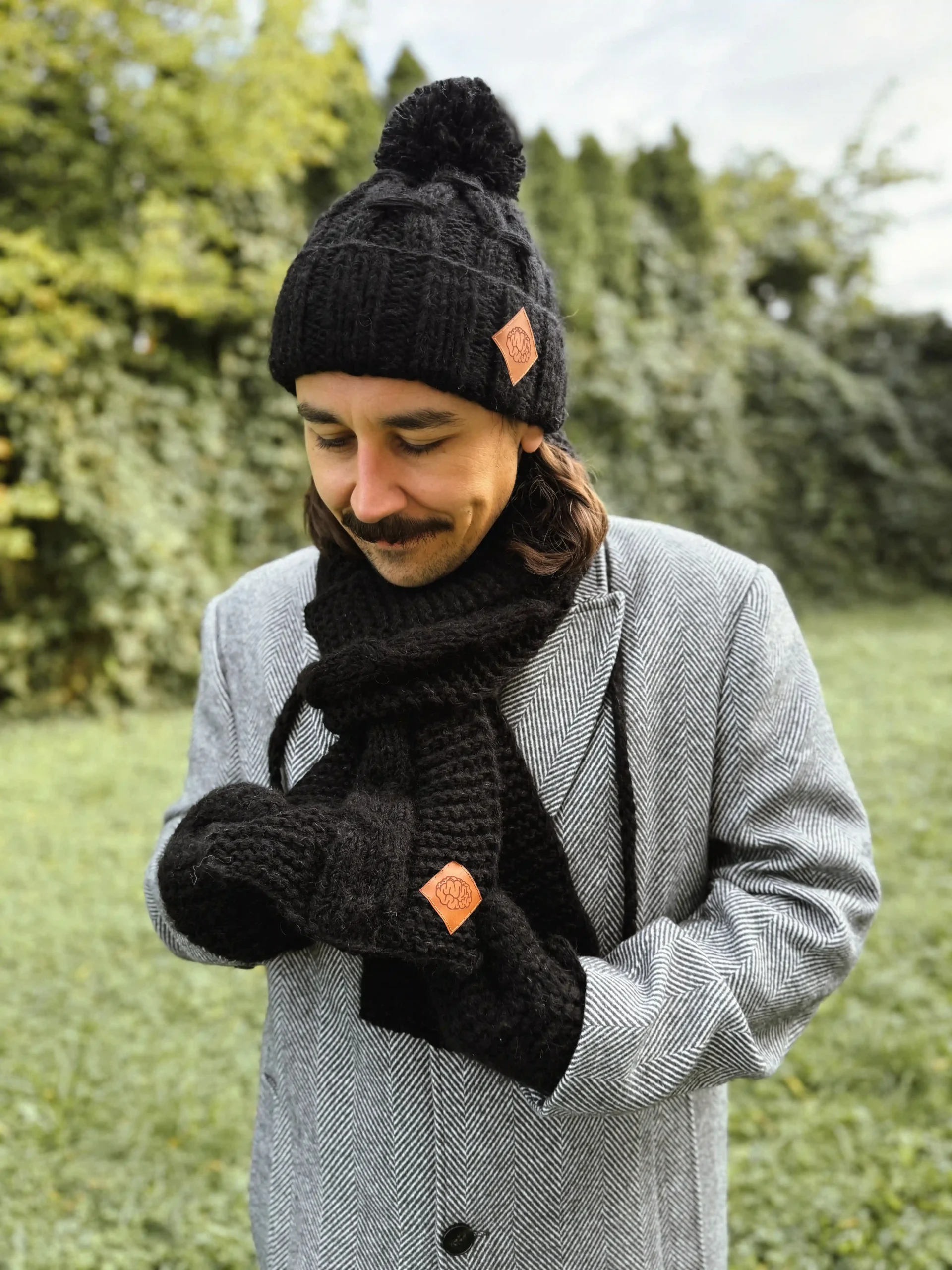 męska czapka z pomponem czarna merino