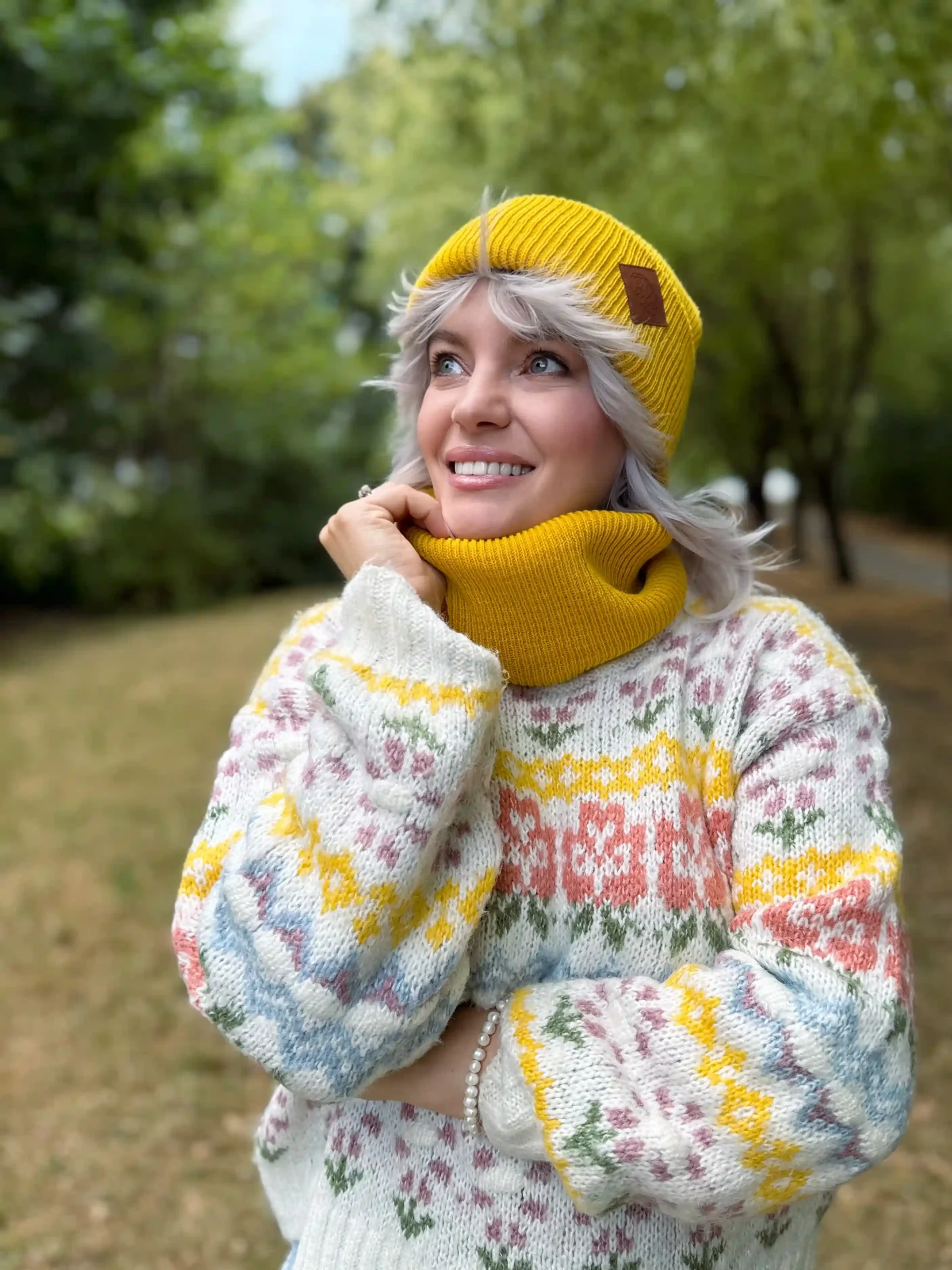 miodowa czapka beanie oversize na chłodniejsze dni