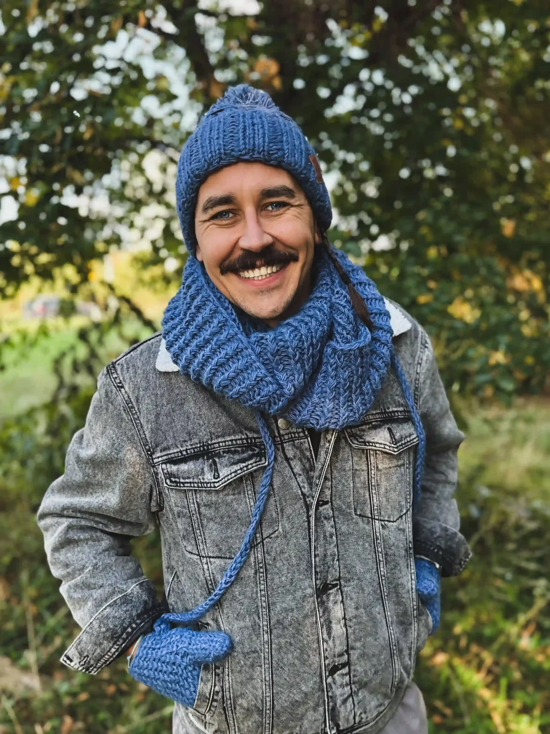 niebieska beanie męska merino