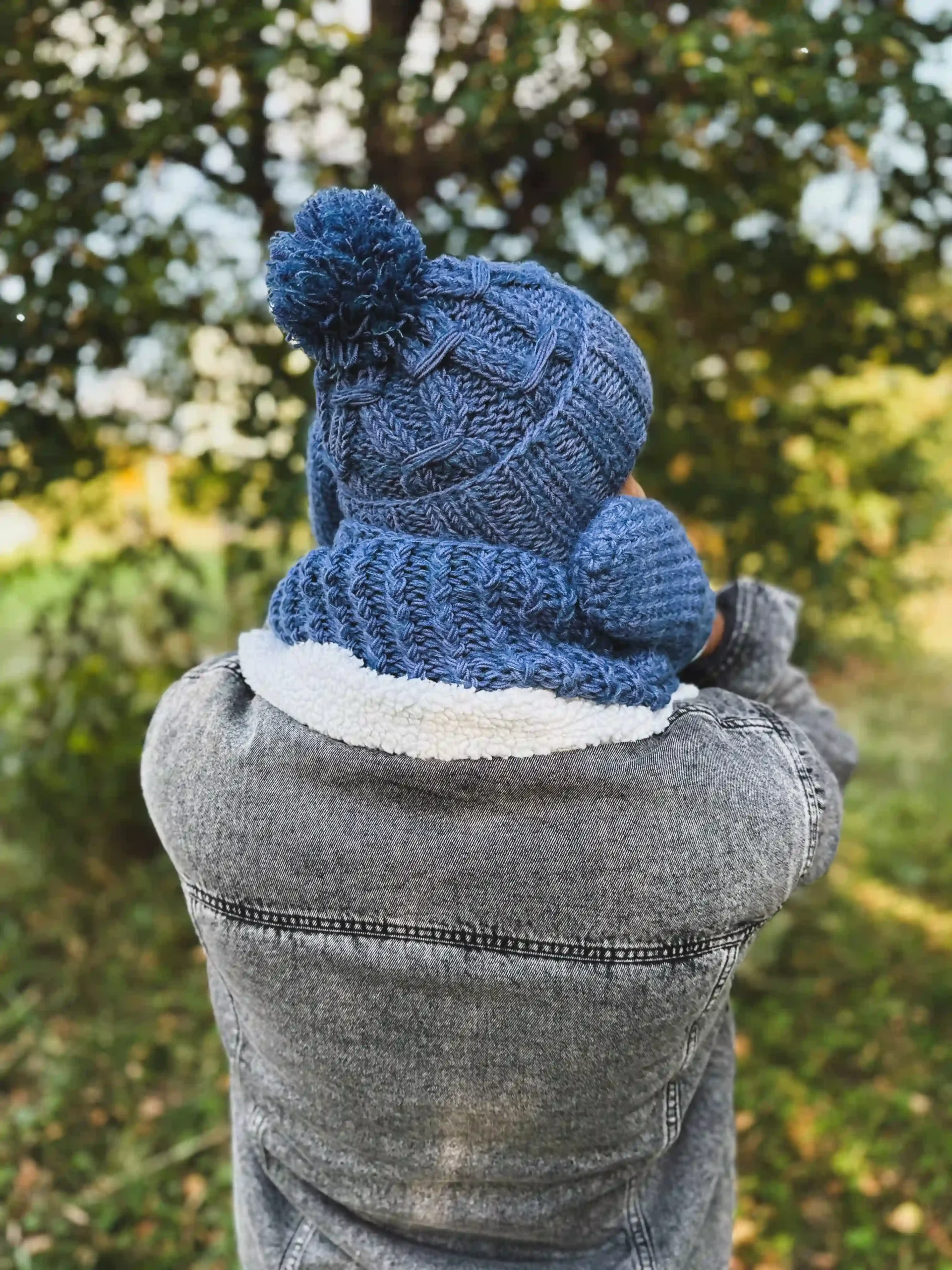 niebieska beanie męska