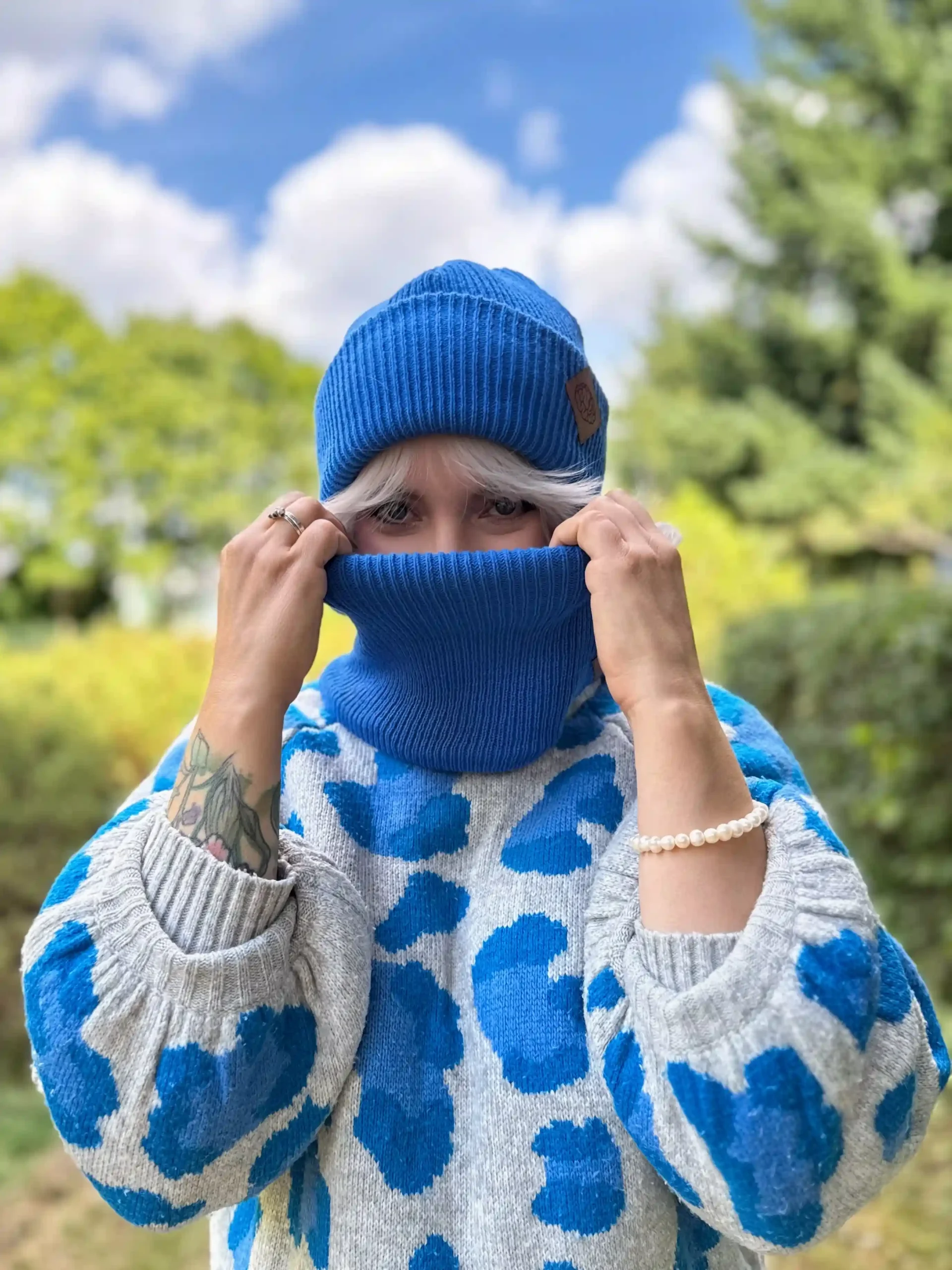 niebieska czapka bawełniana