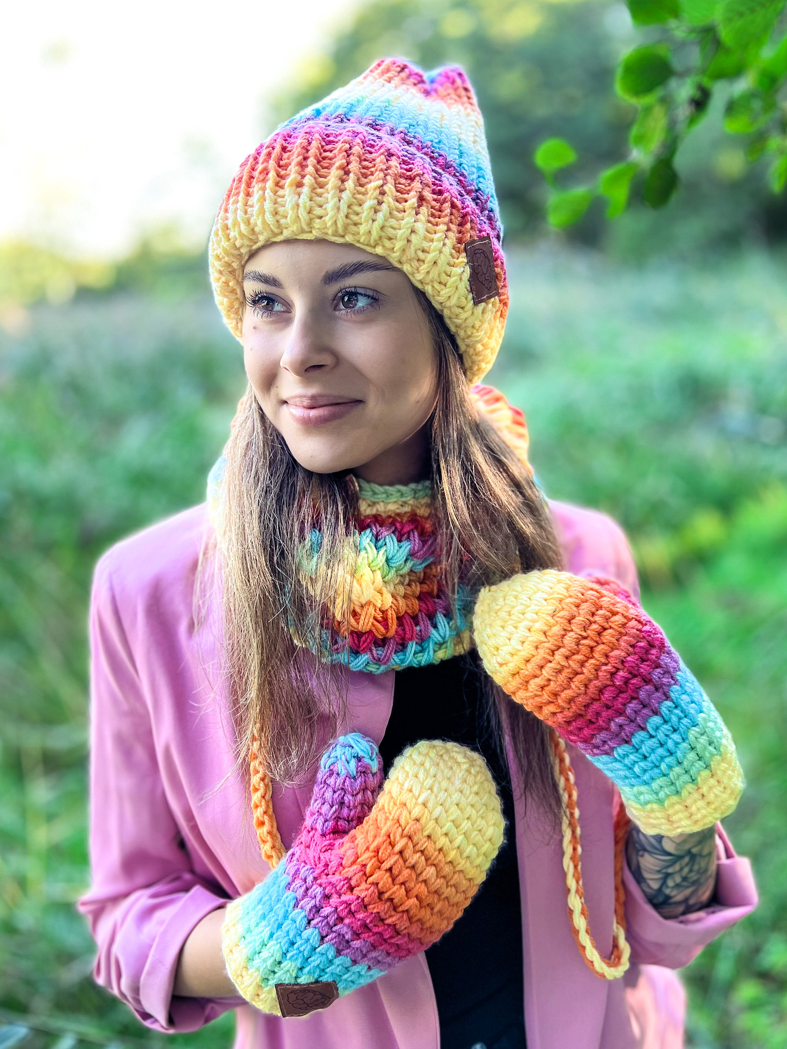 Kolorowe rękawiczki handmade ze sznureczkiem ,,Cieniowane cytrusy" - obrazek 11