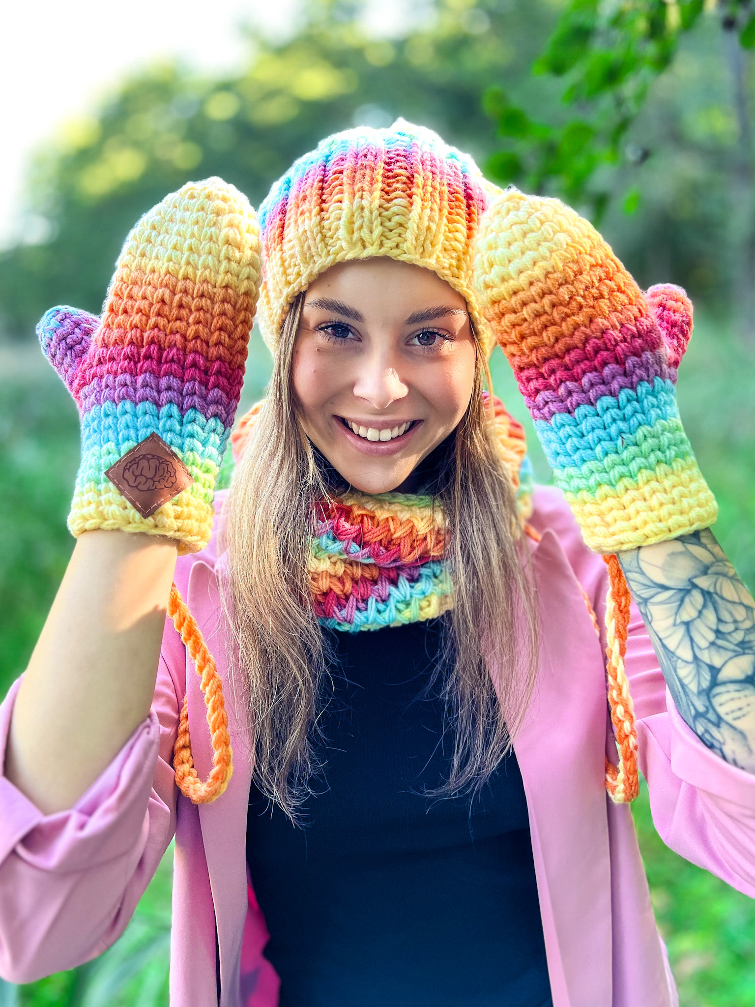 Kolorowe rękawiczki handmade ze sznureczkiem ,,Cieniowane cytrusy" - obrazek 10