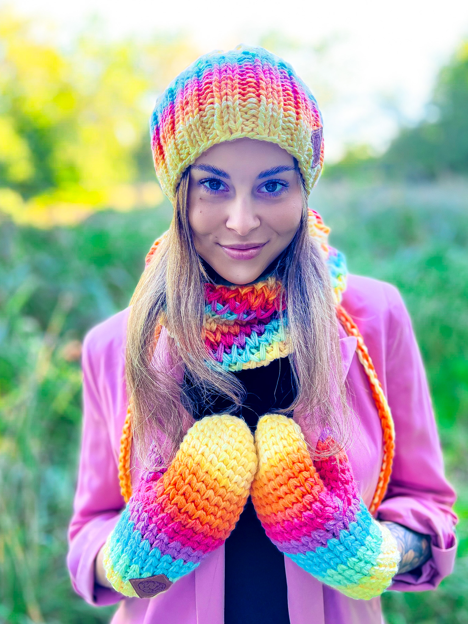 Kolorowe rękawiczki handmade ze sznureczkiem ,,Cieniowane cytrusy" - obrazek 9
