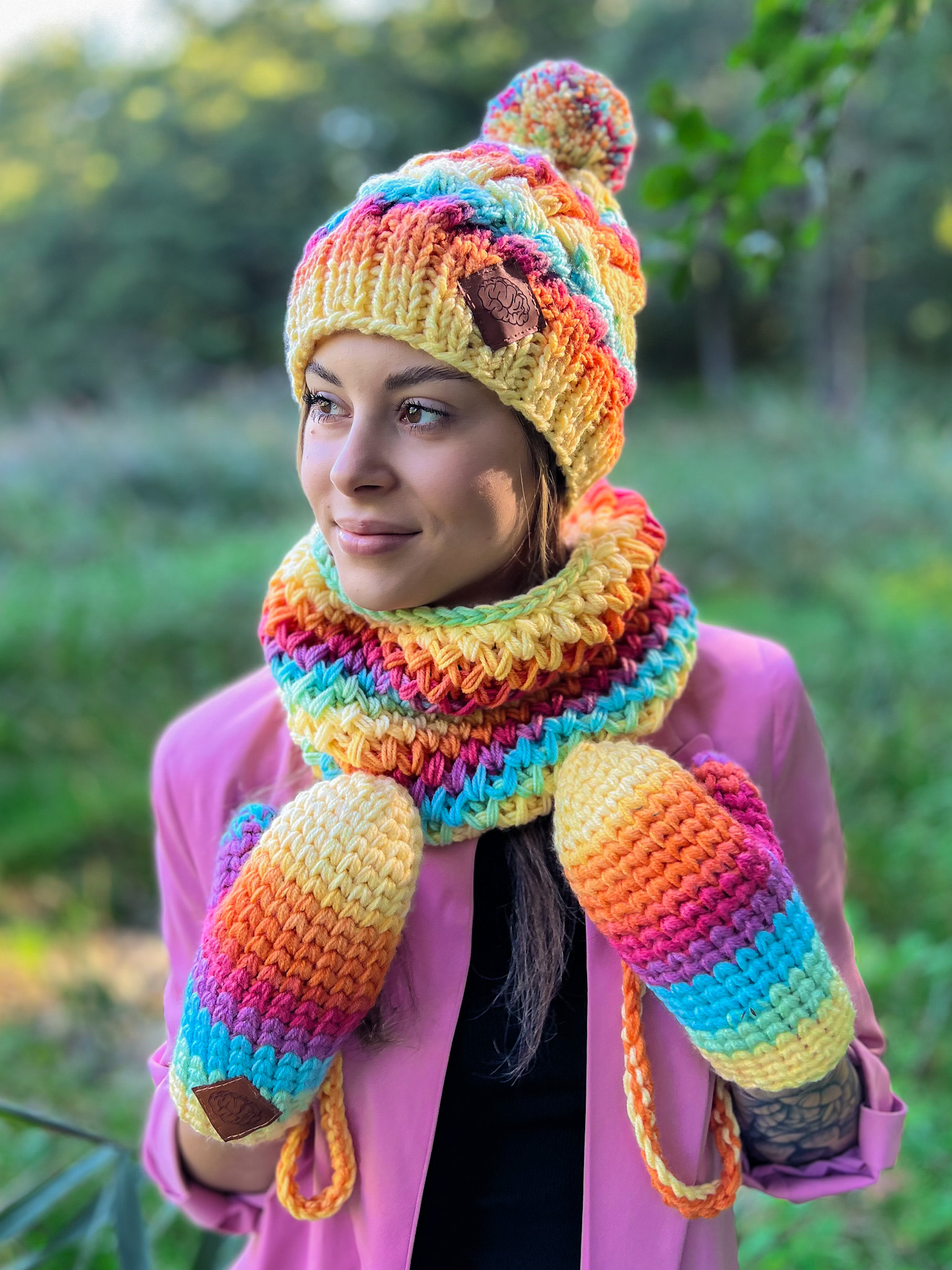 Kolorowe rękawiczki handmade ze sznureczkiem ,,Cieniowane cytrusy" - obrazek 8