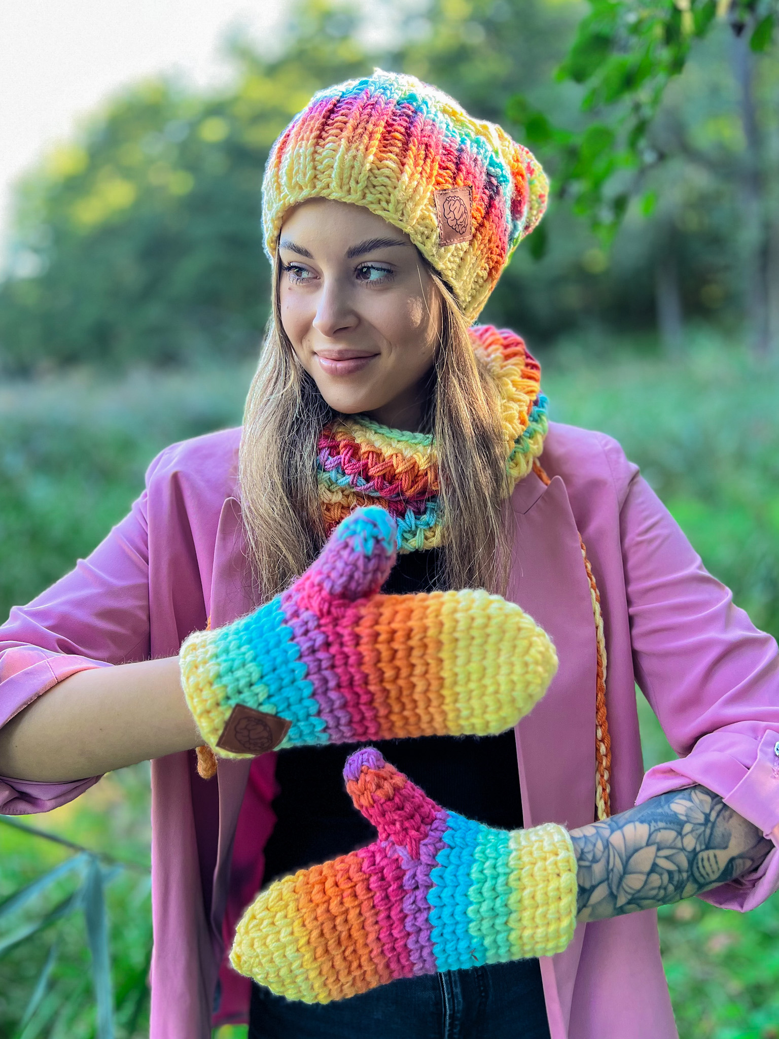 Kolorowe rękawiczki handmade ze sznureczkiem ,,Cieniowane cytrusy" - obrazek 7