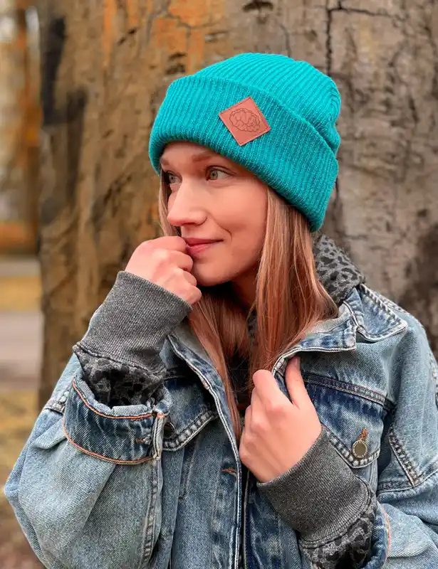 wywijana czapka beanie turkusowa Brain Inside
